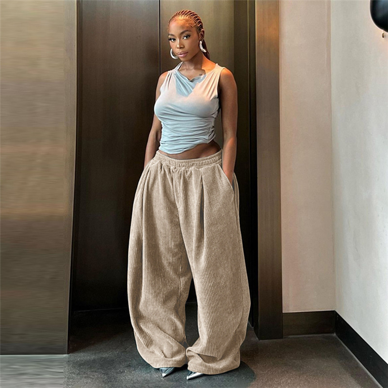 Street Fashion Shoot - Kadın Pantolonları Giysileri Sonbahar Ve Kış