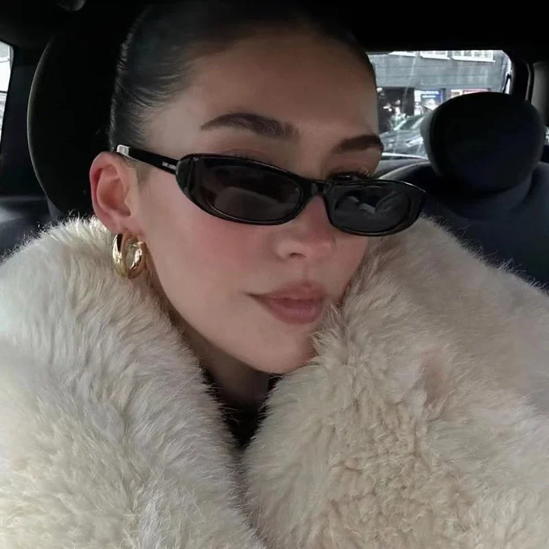 Street Fashion Shoot - Yeni Retro Oval Çerçeveli Güneş Gözlüğü