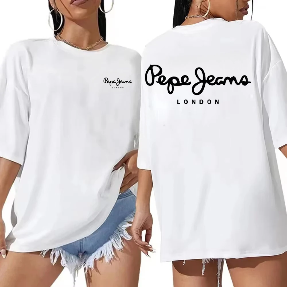 Street Fashion In London - Pepe Jeans London kadın logosu kısa