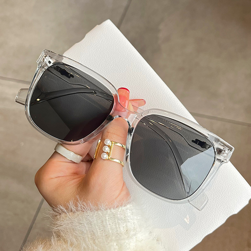Kadınlar için UV400 güneş gözl - Street Fashion Shoot incelemesi ve fiyatı